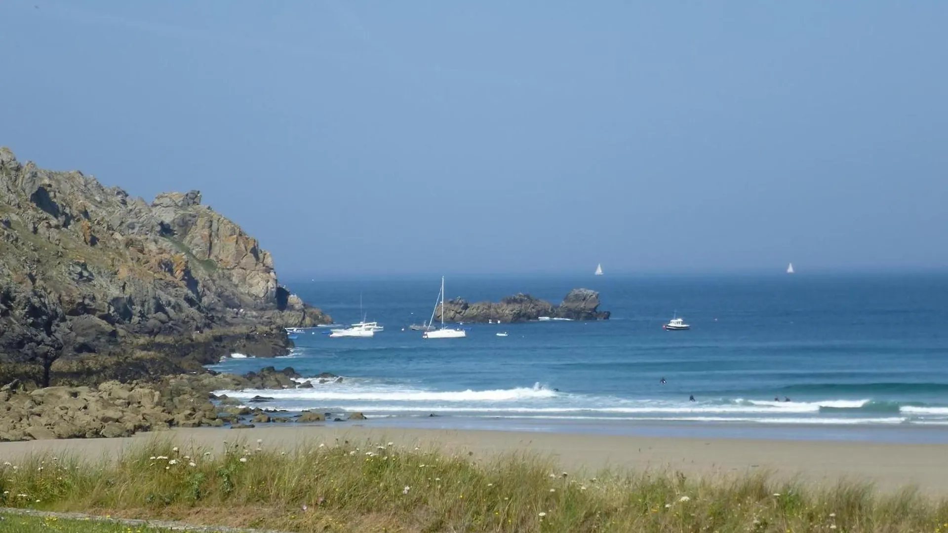 דירה Studio 100 M From Beaches Of Finistere, אודיירן
